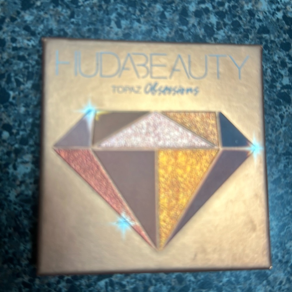 HUDA BEAUTY, TOPAZ OBSESSIONS, EYE PALETTE - New without box